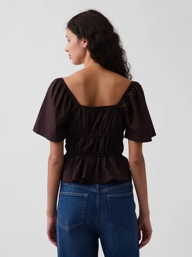 Blusa con peplum y cuello cuadrado