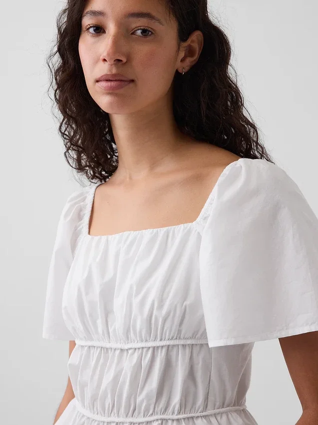 Blusa con peplum y cuello cuadrado