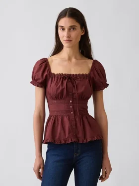 Blusa con peplum y ribete de encaje, cuello cuadrado