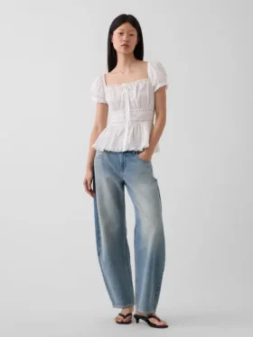 Blusa con peplum y ribete de encaje, cuello cuadrado