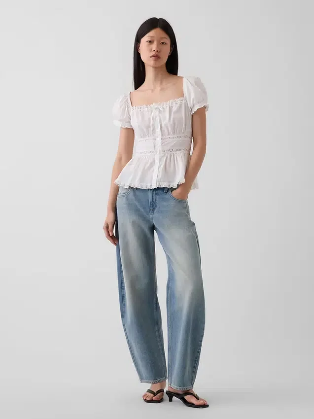 Blusa con peplum y ribete de encaje, cuello cuadrado