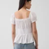 Blusa con peplum y ribete de encaje, cuello cuadrado