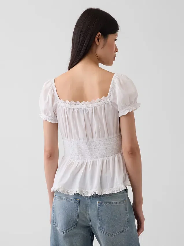 Blusa con peplum y ribete de encaje, cuello cuadrado