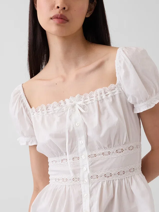 Blusa con peplum y ribete de encaje, cuello cuadrado