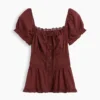 Blusa con peplum y ribete de encaje, cuello cuadrado