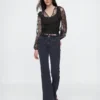 Blusa con volantes de encaje reciclado