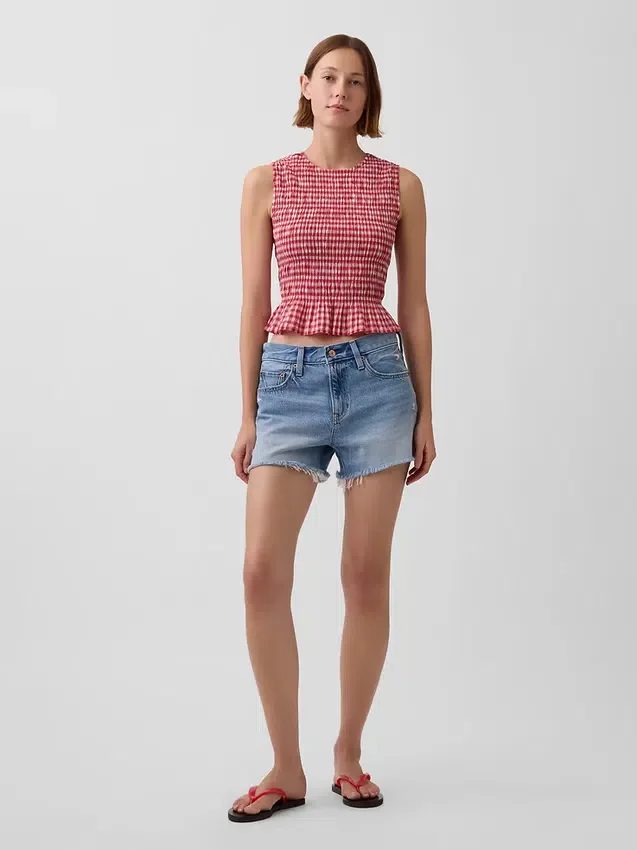 Blusa corta con peplum de cuadros vichy fruncida