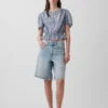 Blusa corta con peplum y cierre frontal de botones