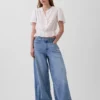 Blusa corta con peplum y cierre frontal de botones