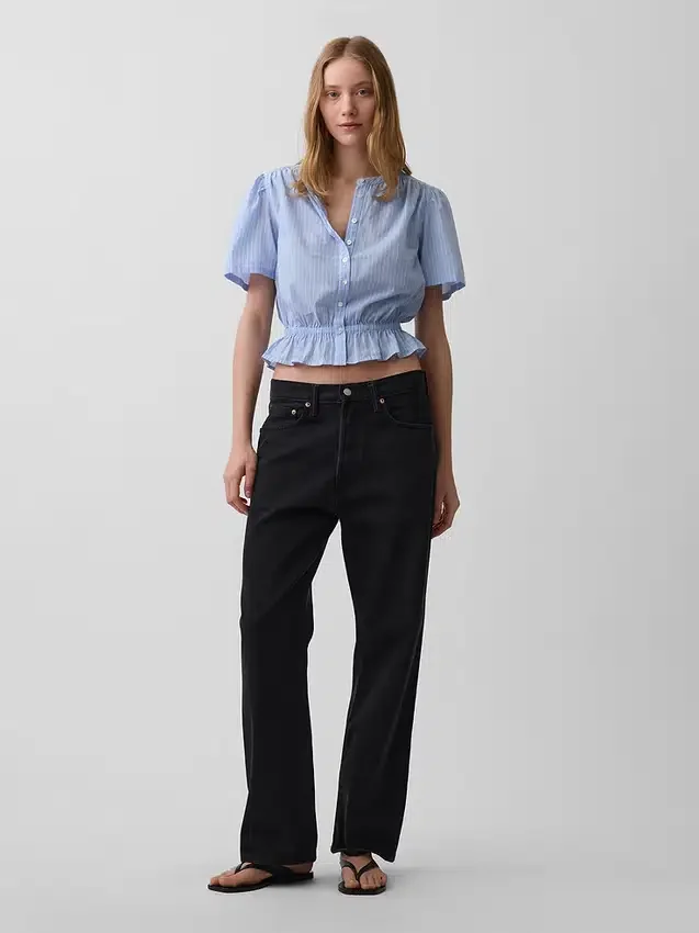 Blusa corta con peplum y cierre frontal de botones