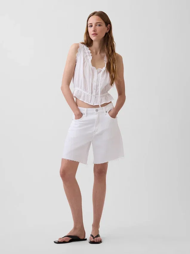 Blusa corta con peplum y lazo frontal con ojales