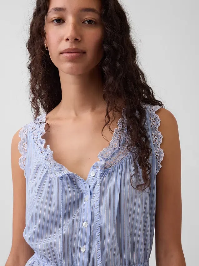 Blusa corta con peplum y lazo frontal con ojales