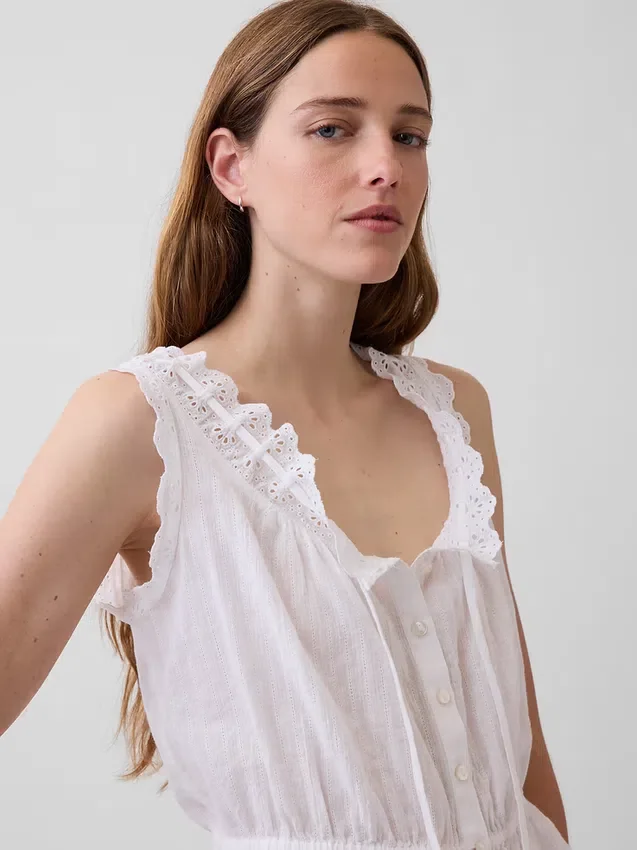 Blusa corta con peplum y lazo frontal con ojales