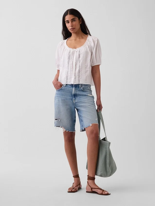 Blusa corta con pinzas y mangas hasta el codo