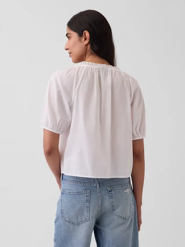 Blusa corta con pinzas y mangas hasta el codo