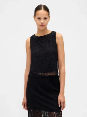 Blusa corta de encaje con cuello de barco