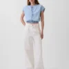Blusa corta de mezclilla con mangas casquillo y botones al frente