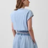 Blusa corta de mezclilla con mangas casquillo y botones al frente
