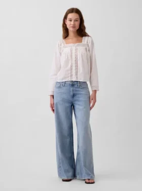 Blusa de cuello cuadrado con ribete de encaje