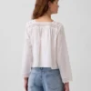 Blusa de cuello cuadrado con ribete de encaje