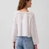 Blusa de cuello cuadrado con ribete de encaje