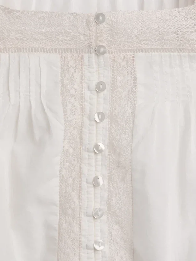 Blusa de cuello cuadrado con ribete de encaje