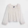 Blusa de cuello cuadrado con ribete de encaje