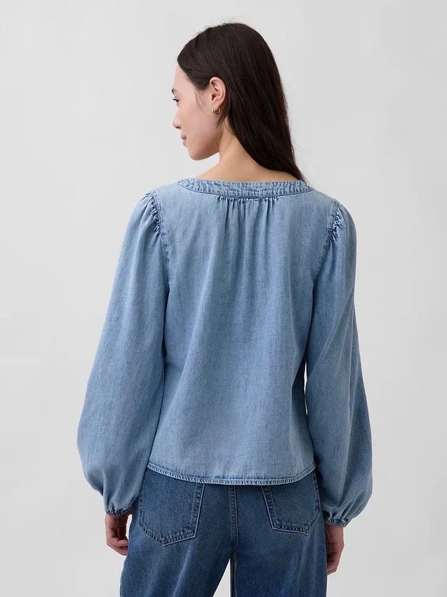 Blusa de mezclilla con mangas abullonadas