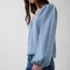 Blusa de mezclilla con mangas abullonadas
