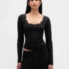 Blusa de pijama con ribete de encaje y patrón de mini acanalado