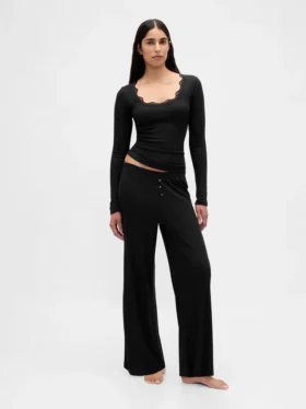 Blusa de pijama con ribete de encaje y patrón de mini acanalado