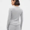 Blusa de pijama con ribete de encaje y patrón de mini acanalado