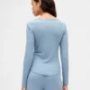 Blusa de pijama con ribete de encaje y patrón de mini acanalado