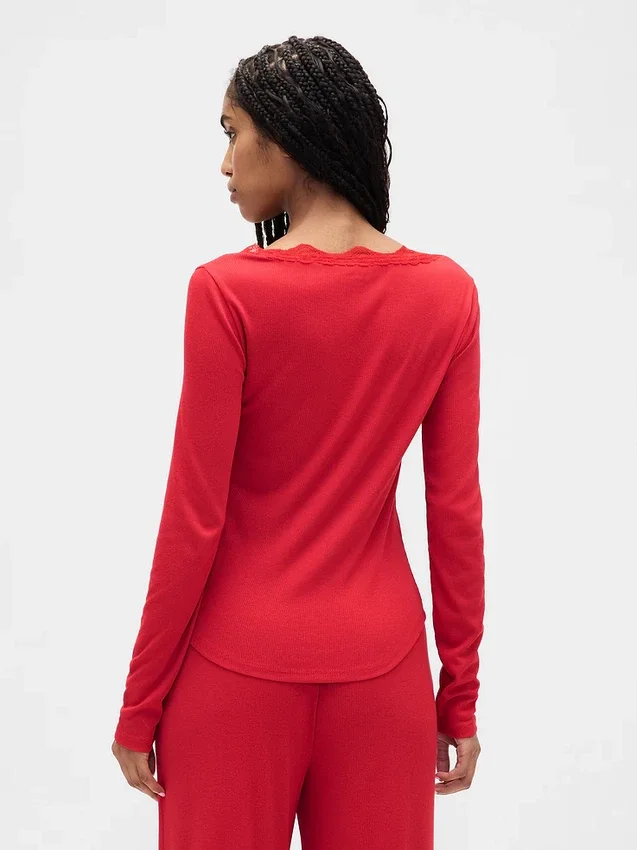 Blusa de pijama con ribete de encaje y patrón de mini acanalado