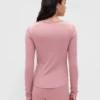 Blusa de pijama con ribete de encaje y patrón de mini acanalado