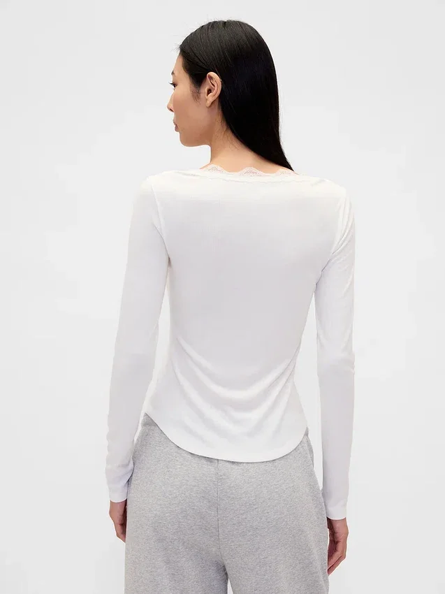 Blusa de pijama con ribete de encaje y patrón de mini acanalado