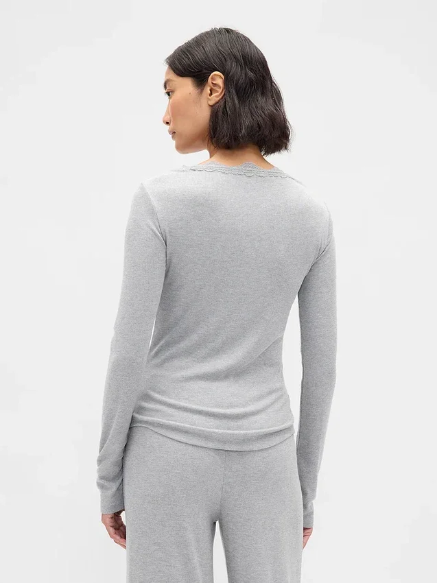 Blusa de pijama con ribete de encaje y patrón de mini acanalado