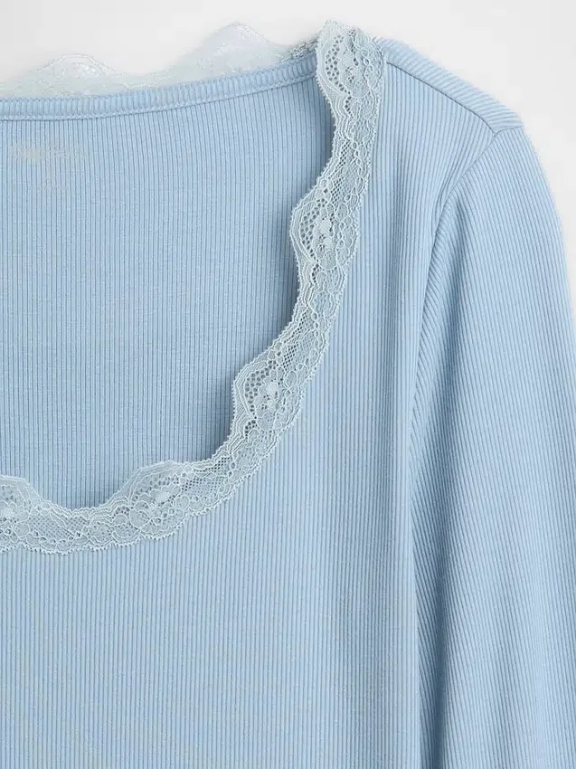 Blusa de pijama con ribete de encaje y patrón de mini acanalado