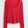 Blusa de pijama con ribete de encaje y patrón de mini acanalado