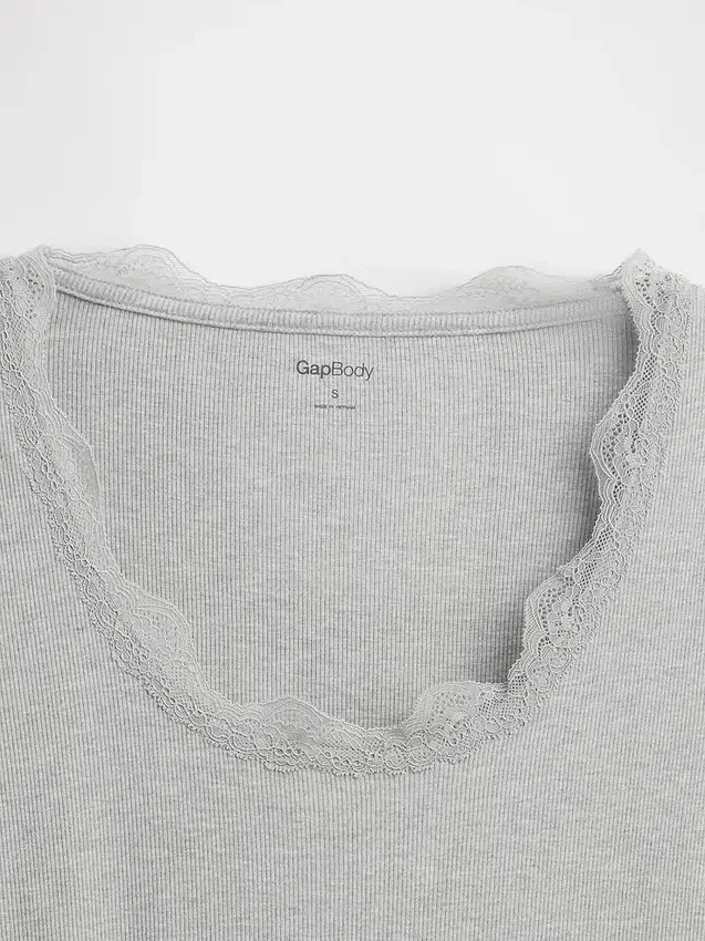 Blusa de pijama con ribete de encaje y patrón de mini acanalado
