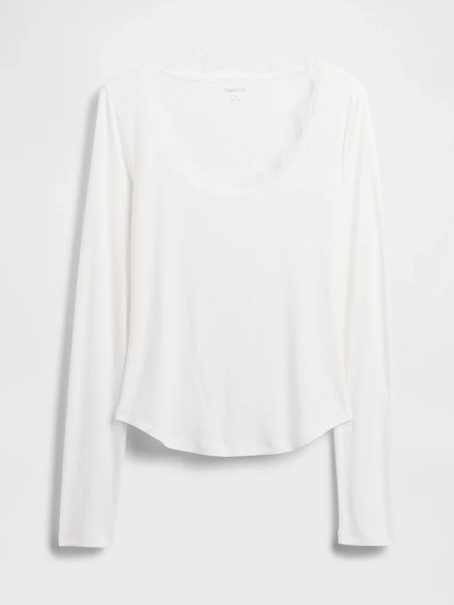 Blusa de pijama con ribete de encaje y patrón de mini acanalado
