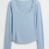 Blusa de pijama con ribete de encaje y patrón de mini acanalado