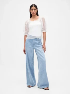 Blusa de tul transparente con bordados