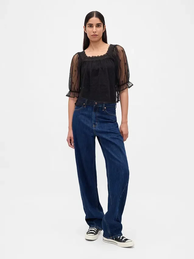 Blusa de tul transparente con bordados