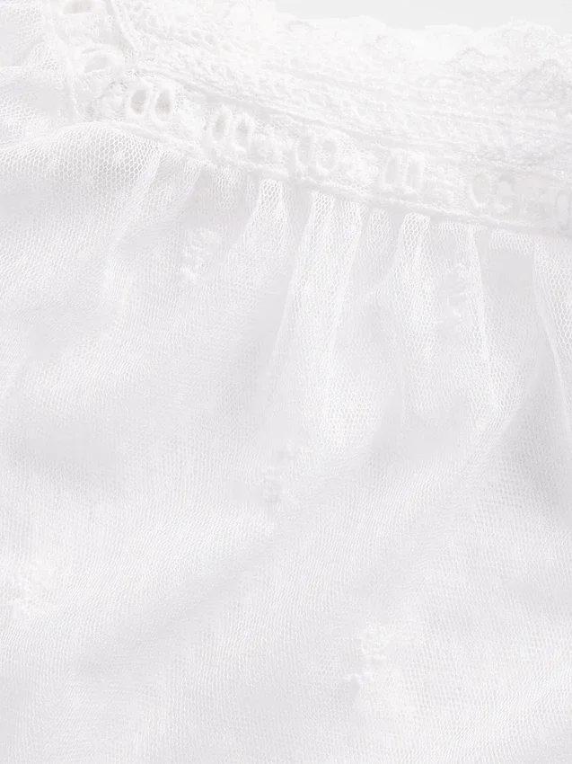 Blusa de tul transparente con bordados