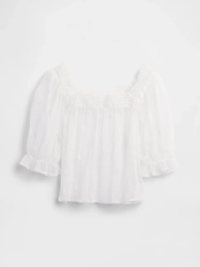 Blusa de tul transparente con bordados