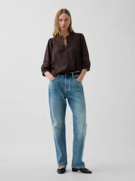Blusa holgada con cierre de botones y ribete de encaje