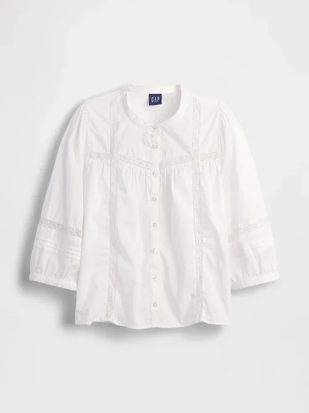 Blusa holgada con cierre de botones y ribete de encaje