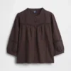 Blusa holgada con cierre de botones y ribete de encaje