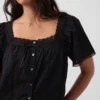 Blusa holgada de cuello cuadrado con ribete de encaje